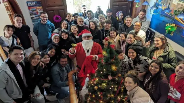 Christmas in Malta English schools Gateway School of English GSE Santa Claus and students (1)