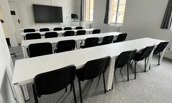 paris-english-path-classroom