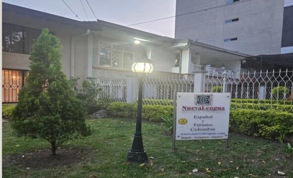 edificio medellin arbol pasto nueva lengua