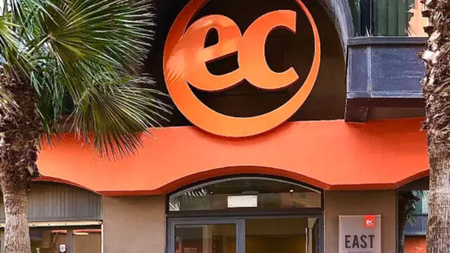ec naranja fachada edificio