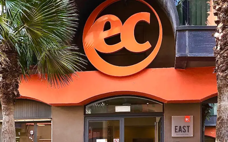 ec naranja fachada edificio