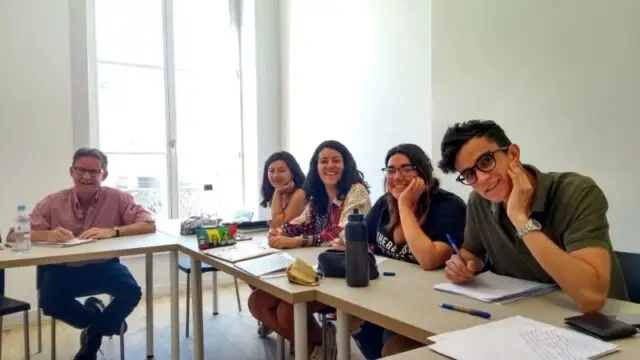 alumnos en salon de clase