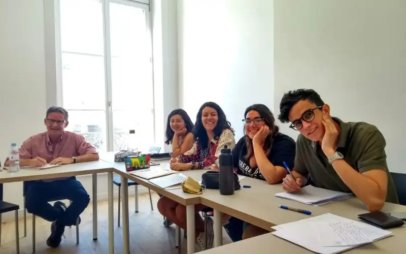 alumnos en salon de clase